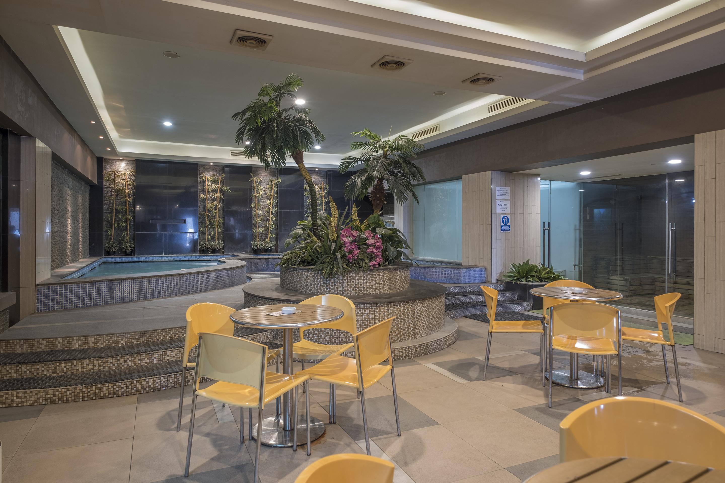 แอสวิน โฮเทล แอนด์ สปา มาคัสซาร์ Hotel มากาซาร์ ภายนอก รูปภาพ