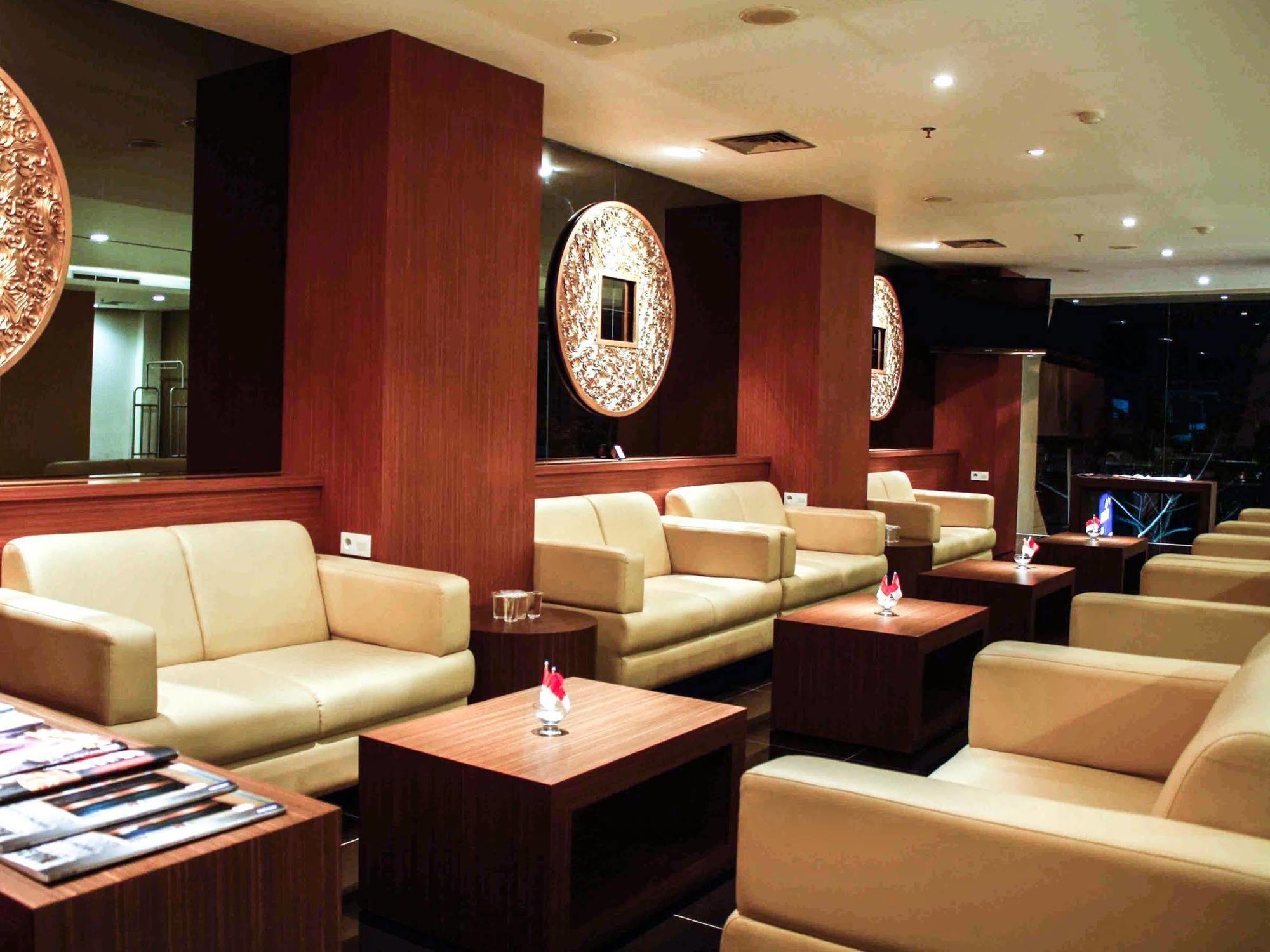 แอสวิน โฮเทล แอนด์ สปา มาคัสซาร์ Hotel มากาซาร์ ภายนอก รูปภาพ