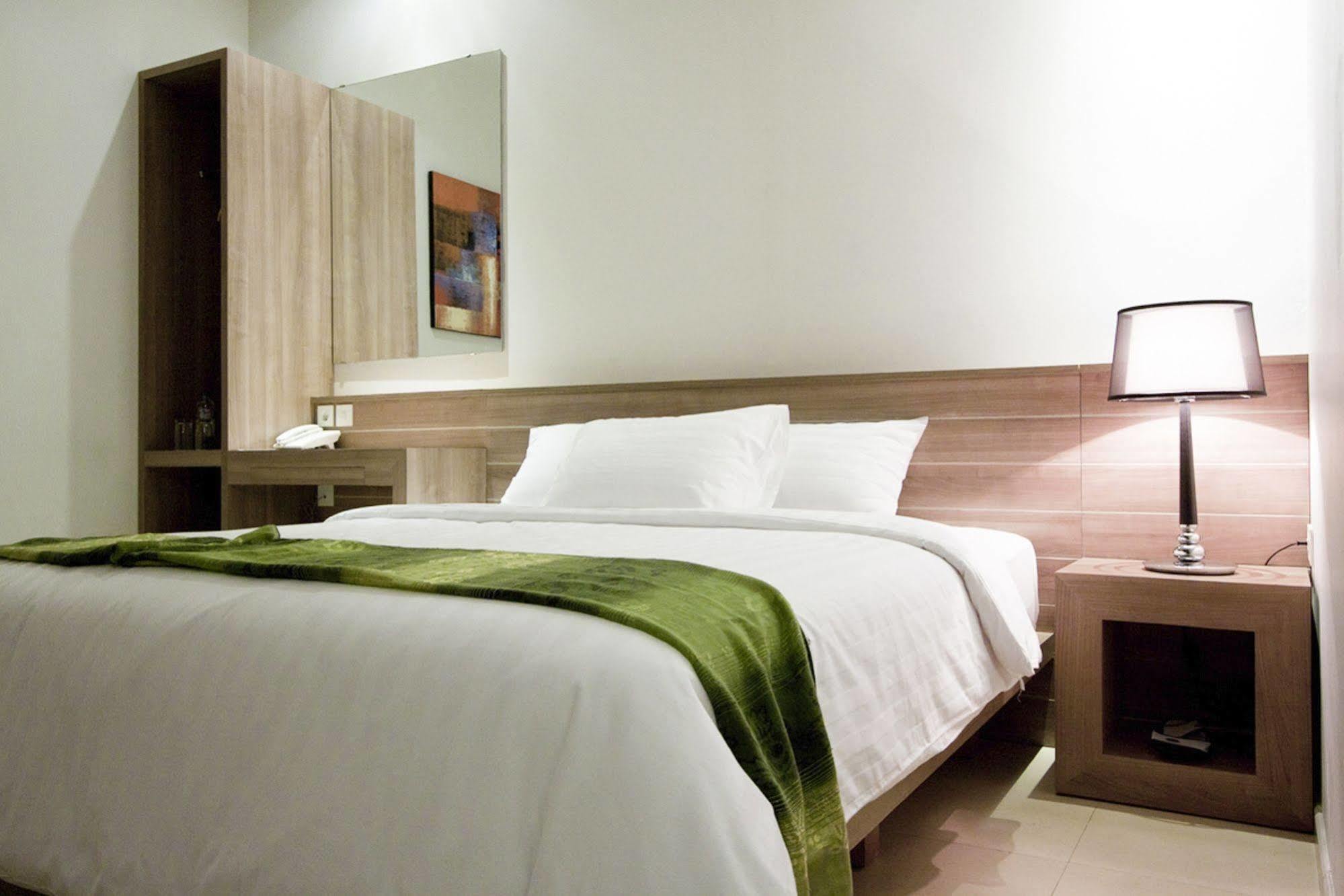 แอสวิน โฮเทล แอนด์ สปา มาคัสซาร์ Hotel มากาซาร์ ภายนอก รูปภาพ
