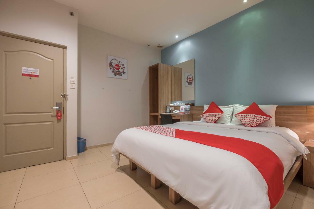 แอสวิน โฮเทล แอนด์ สปา มาคัสซาร์ Hotel มากาซาร์ ภายนอก รูปภาพ
