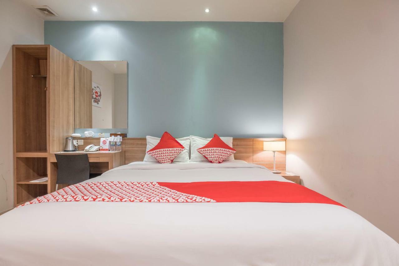 แอสวิน โฮเทล แอนด์ สปา มาคัสซาร์ Hotel มากาซาร์ ภายนอก รูปภาพ