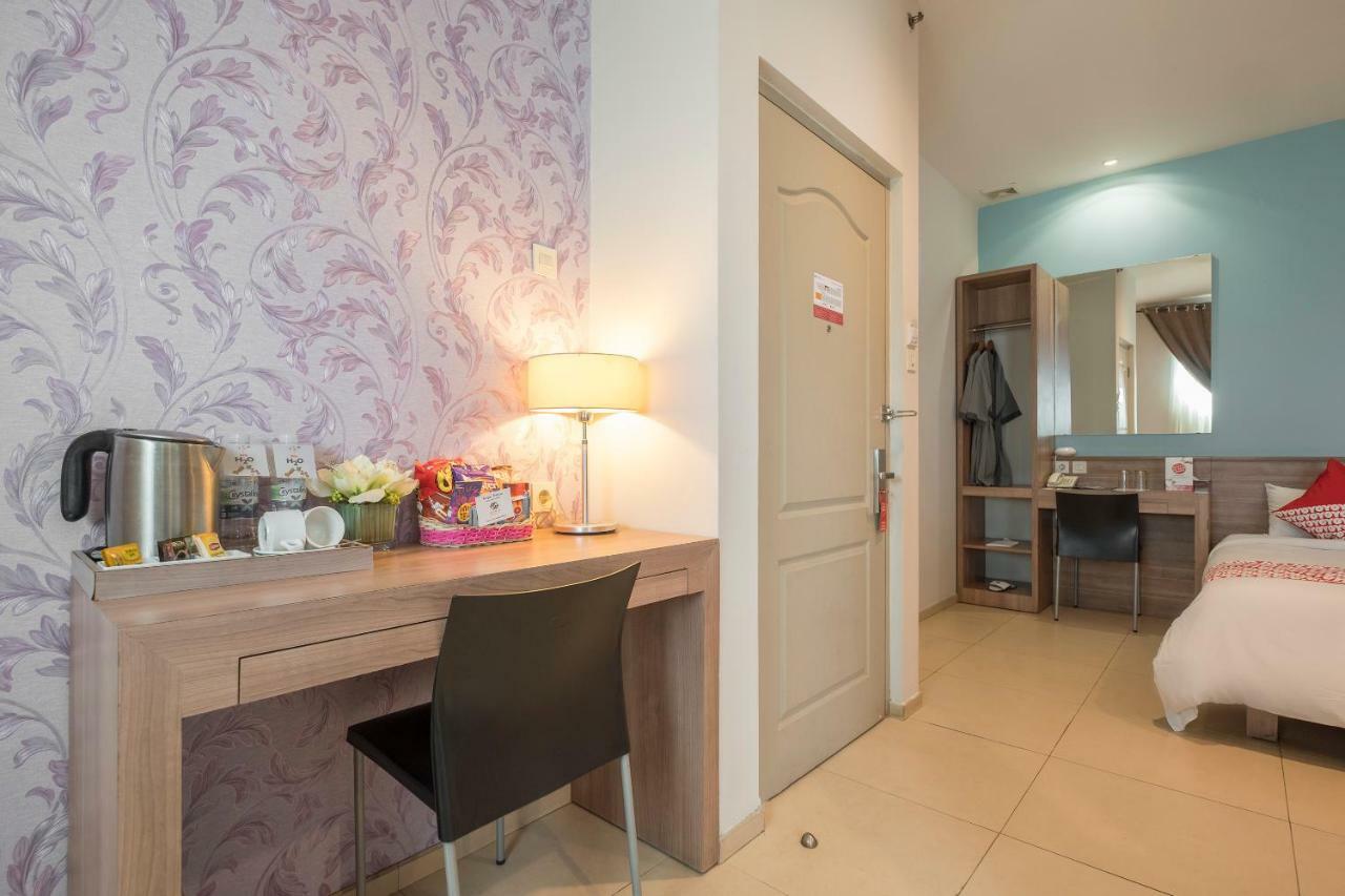 แอสวิน โฮเทล แอนด์ สปา มาคัสซาร์ Hotel มากาซาร์ ภายนอก รูปภาพ